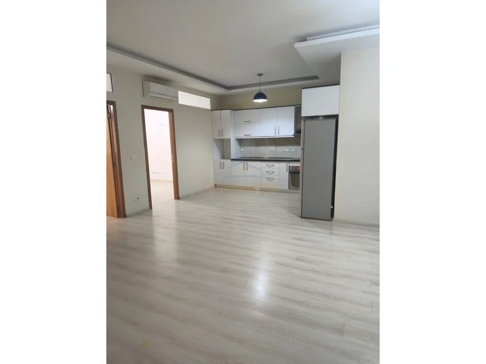 Tirane, shitet apartament 2+1 Kati 1, 75 m² 115.000 € (Rruga 5 Maji)