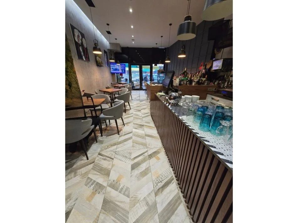 Tirane, shes Shitet Biznes Bar/kafe me kuzhine te vogel në Myslym Shyr Tirane 43.000 €