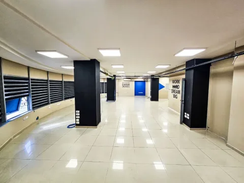 jepet me qera zyre Kati 5, 300 m² 2.600 € (RRUGA E DIBRES)