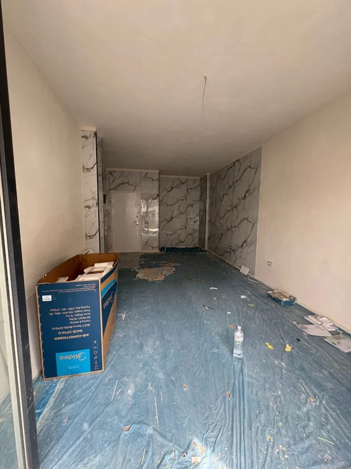 Tirane, jepet me qera zyre Kati 3, 100 m² 900 € (KOMUNA E PARISIT)