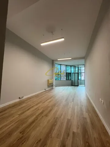 Tirane, jepet me qera dyqan Kati 1, 140 m² 2.000 € (KOMUNA E PARISIT)