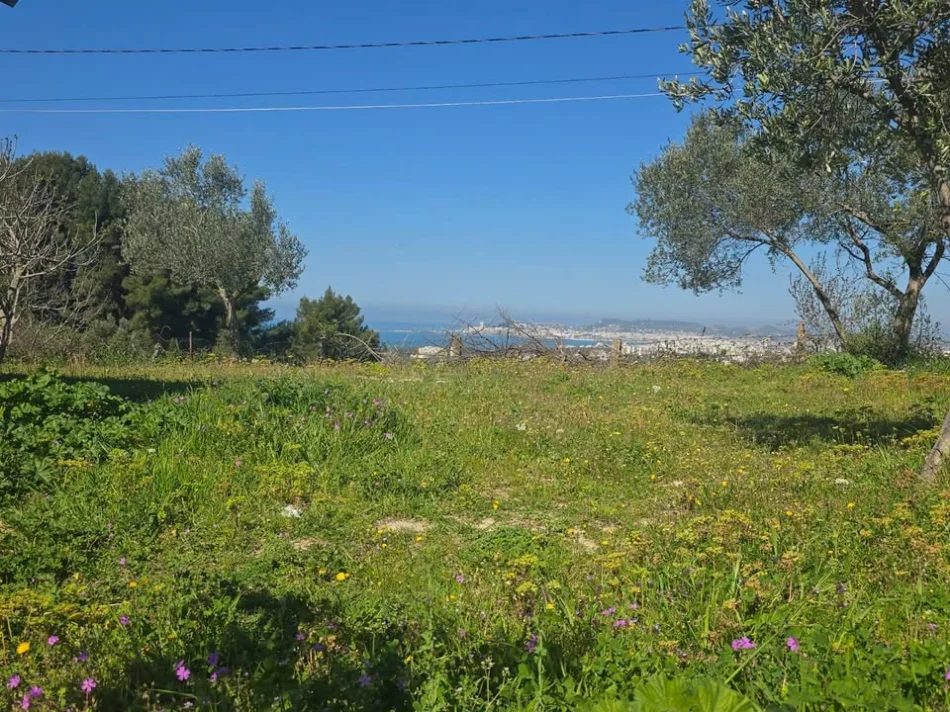 Spille, shitet toke , 4.200 m² 285.000 € (ne Spille Kavaje)