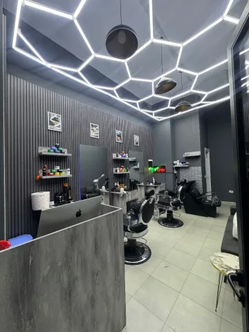 Shqiperi, Shitet si biznes Barbershop 7.500 pak i diskutueshem .