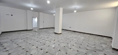 Tirane, jepet me qera , 200 m² 3000 € (BLLOK)