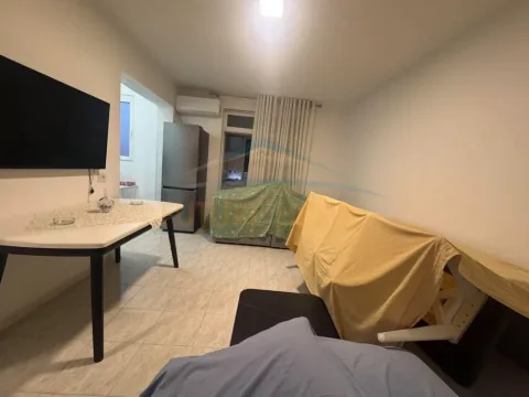 Tirane, shitet apartament 1+1+Ballkon Kati 5, 55 m² 120.780 € (Pranë Shkollës Sabaudin Gabrani, 21 Dhjetori)