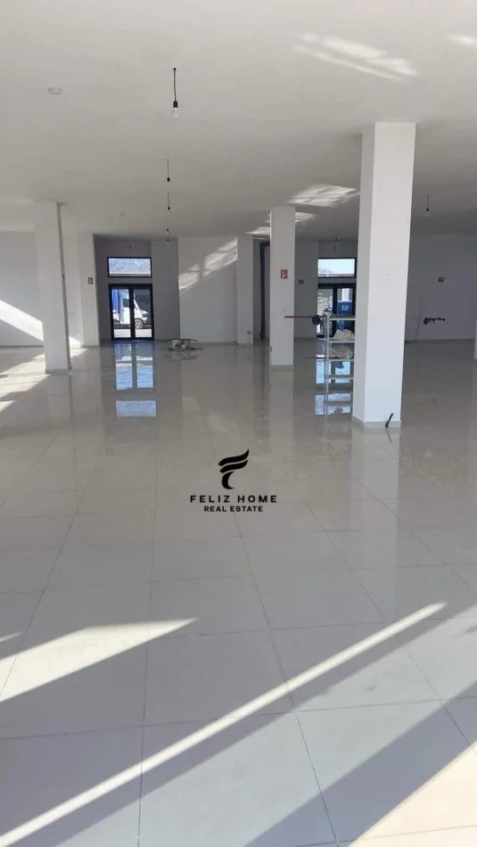 Tirane, jepet me qera magazine Kati 0, 1.500 m² 2.500 € (LAKNAS)