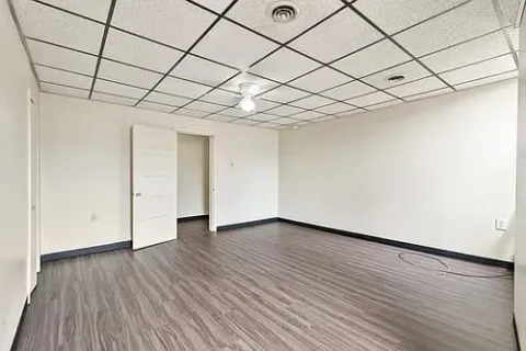 Tirane, jepet me qera zyre Kati 2, 75 m² 1.000 € (MINE PEZA)