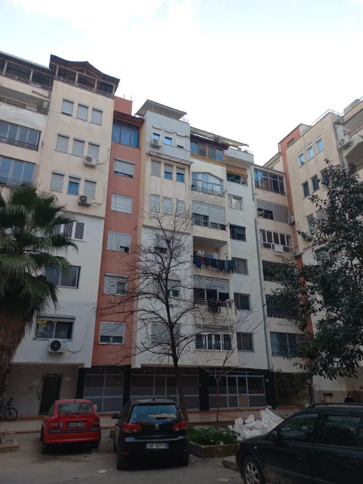 Tirane Fresk Shitet Apart sip.128m2+Garazh-1,sip.22m2,tip 2+1, kat 6, kompleks ri banim, Çmim165'000€, te Shkoll 9-Vjeç 