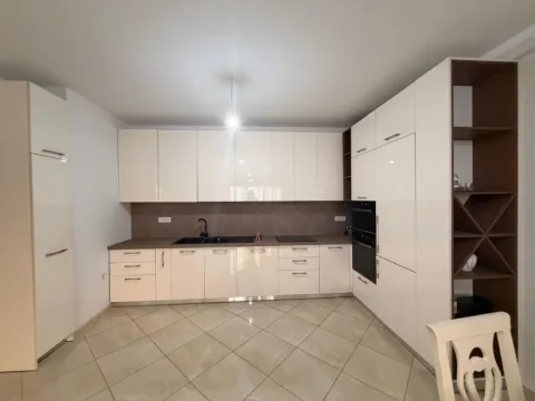 Tirane, jepet me qera apartament 2+1 Kati 3, 120 m² 500 € (Astir)