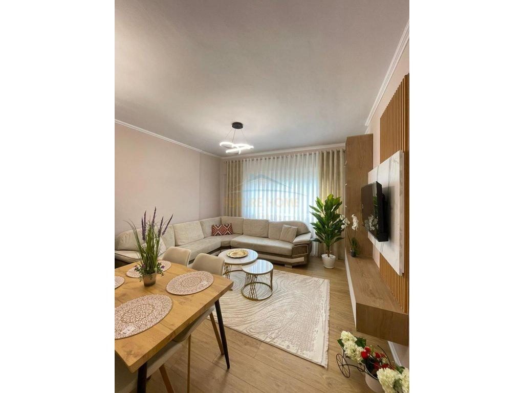 0693769552,Qera, Apartament 2+1+2, Kristal Center