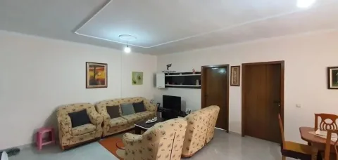 Tirane, shitet apartament 2+1 Kati 5, 80 m² 160.000 € (LAPRAKE)