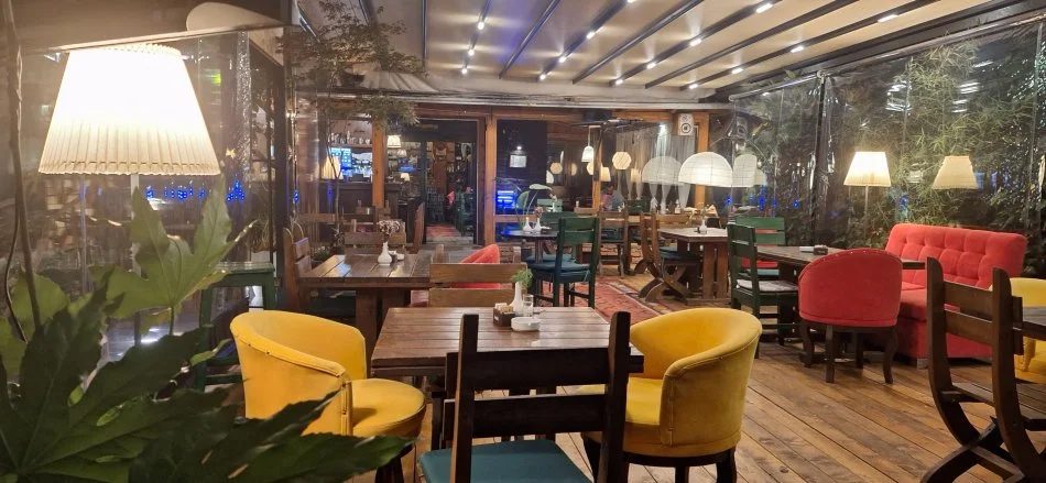 Tirane, ofroj vend pune Kamarier/e
