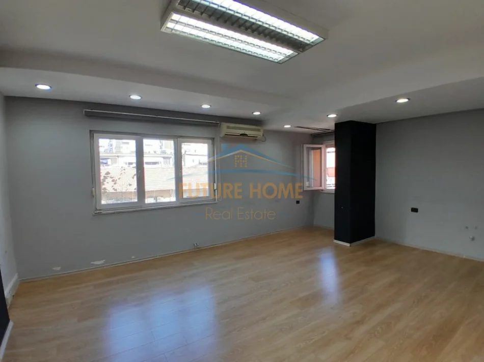 jap me qera ambjent biznesi Kati 2, 110 m² 800 € (Sheshi Willson)