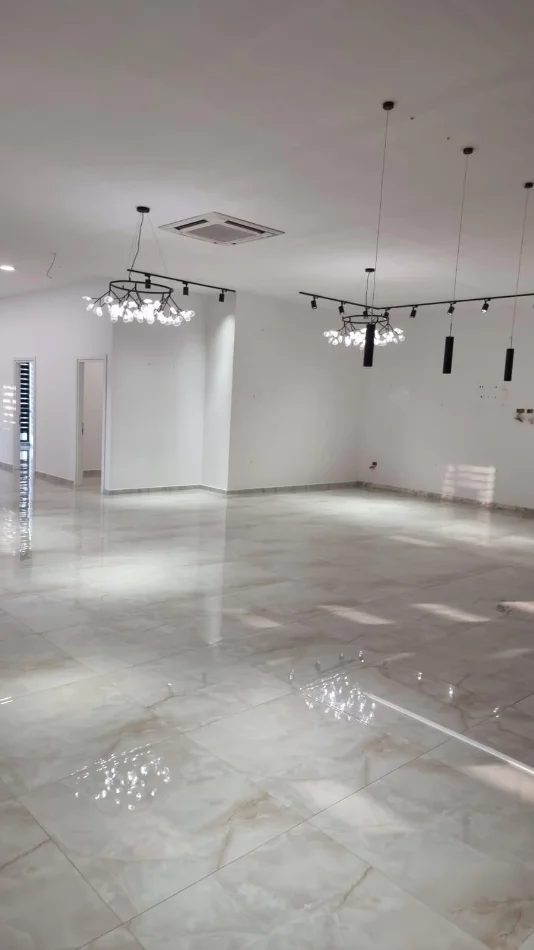 Tirane, jepet me qera zyre , 227 m² 3000 € (Kompleksi Arlis Farmacia 10)