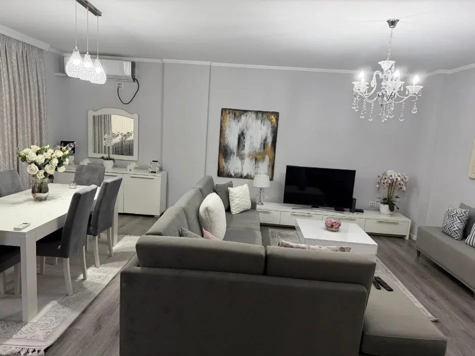 Tirane, jepet me qera apartament 2+1+Ballkon Kati 1, 150 m² 1.000 € (Kopshti Zoologjik)