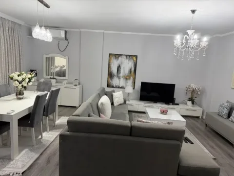Tirane, jepet me qera apartament 2+1+Ballkon Kati 1, 150 m² 1.000 € (Kopshti Zoologjik)