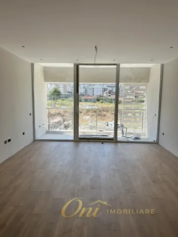 Tirane, jepet me qera zyre Kati 1, 120 m² 1.700 € (KOMUNA E PARISIT)