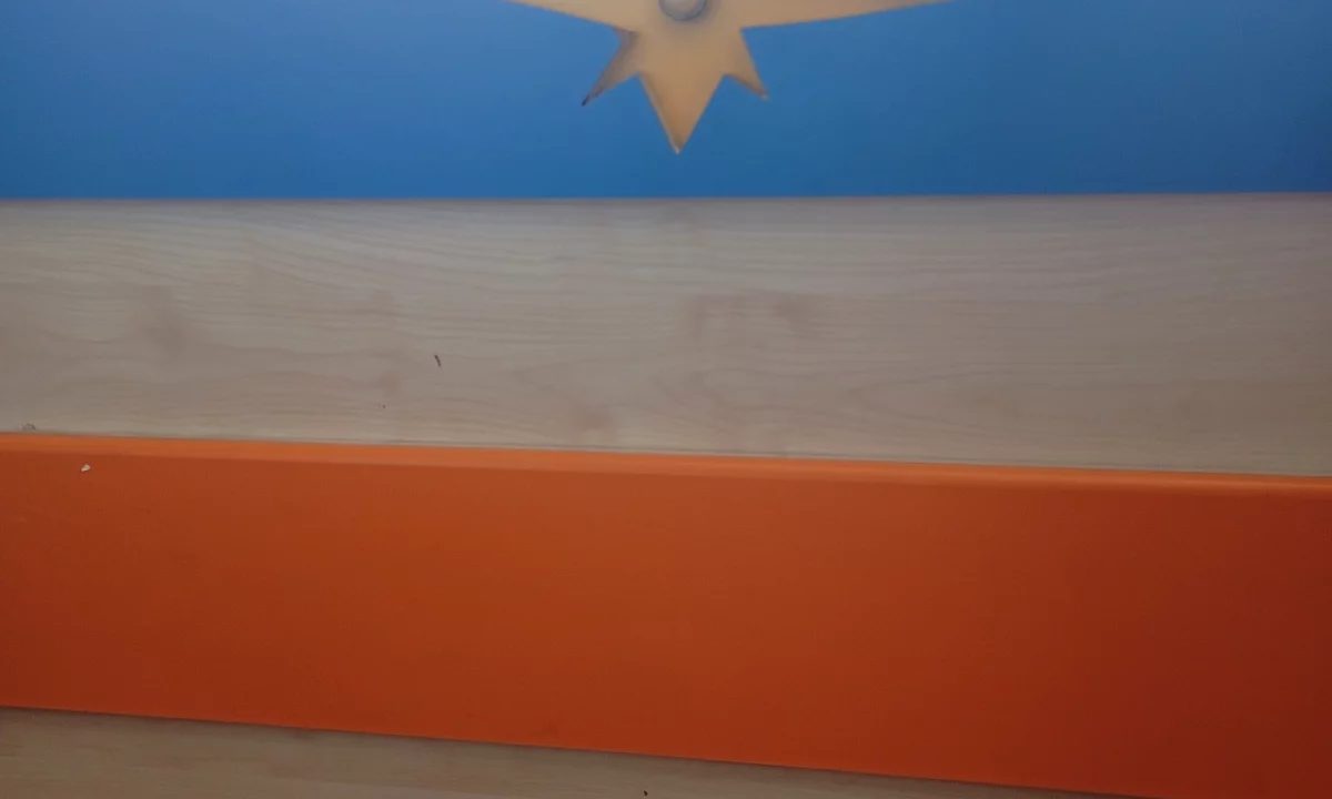 Shitet krevat tek