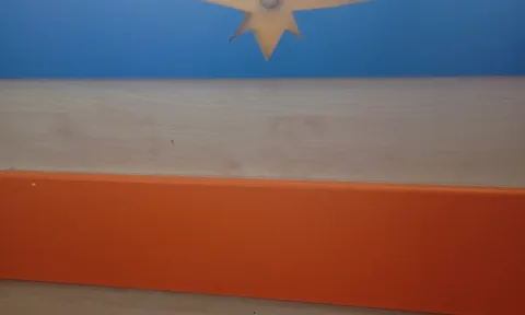 Shitet krevat tek