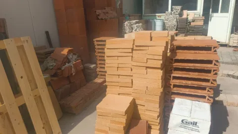 Tirane, shes Tulla xhami, shamat zjarrduruese të reja dhe të përdorura, oxhaqe, furra, pllaka balte veshjeje, etj 10 €