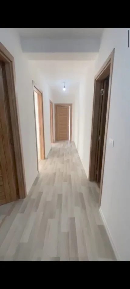 Tirane, shitet apartament 3+1 Kati 2, 135 m² 162.000 € (Rruga 5 Maji)