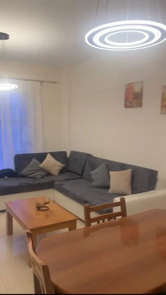 Tirane, jepet me qera apartament 1+1 Kati 5, 80 m² 650 € (RRUGA E ELBASANIT)