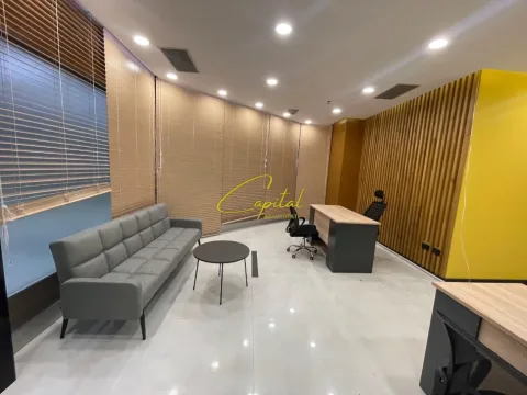 Tirane, jepet me qera zyre Kati 3, 36 m² 750 € (GALERIA ETC)
