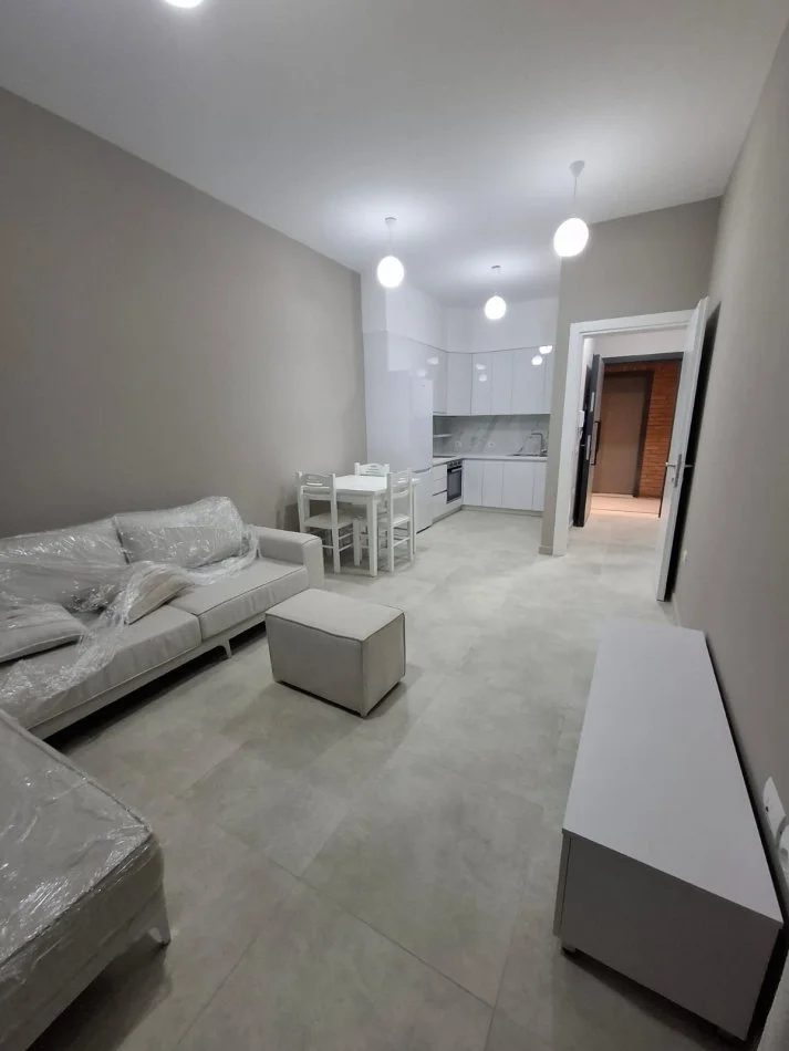 Tirane, jepet me qera apartament 1+1+Ballkon Kati 6, 60 m² 600 € (AMERIKAN 3)