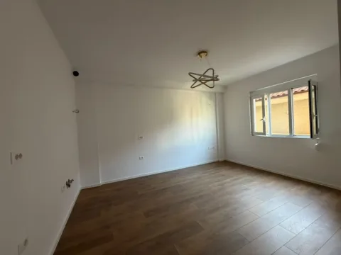 Tirane, shitet apartament 1+1 Kati 3, 47 m² 108.000 € (Rruga Dritan Hoxha)