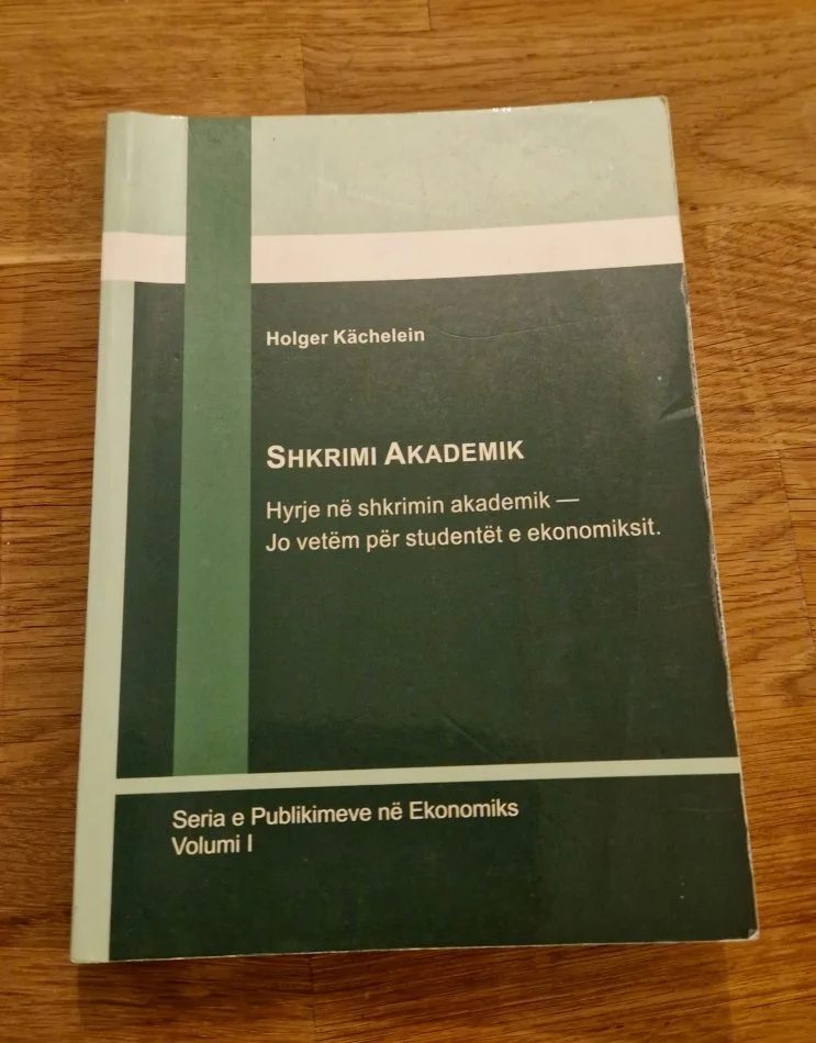 Tirane, shes Shitet libër: “Shkrimi Akademik”