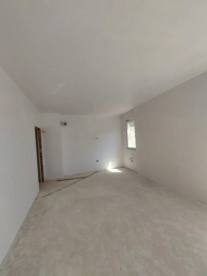 Tirane, shitet apartament 2+1 Kati 1, 106 m² 212.000 € (Liqeni i Thatë)