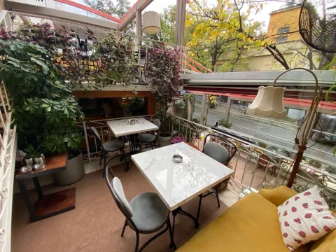 Tirane, shes SHITET! Pajisje të plota lokali – Bllok, Tiranë 100 €