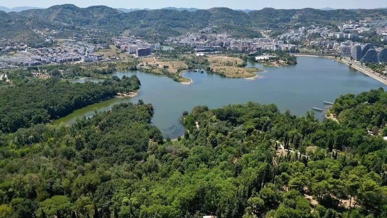 Tirane, shitet truall , 600 m² 600.000 € (Liqeni i Tiranes)