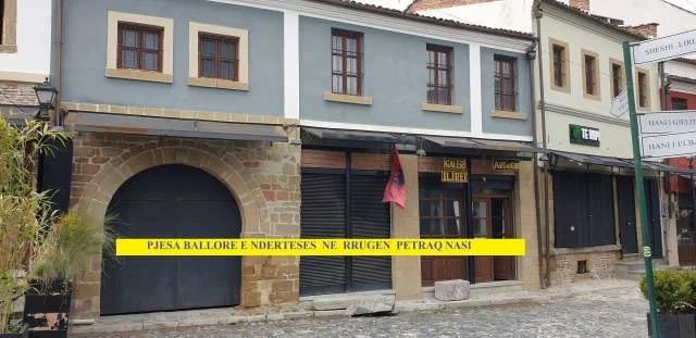 Korçë-Pazari Korçës, Shitet Ndërtes/Ambjent biznesi me 2-kate, sip.njolla ndërtesës 100m2, truall i lire 576m2, Çmimi 65