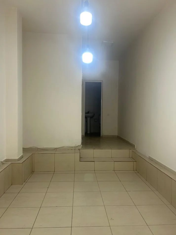 Tirane, jepet me qera ambjent biznesi Kati 1, 30 m² 350 € (Rruga Ferit Xhajko)