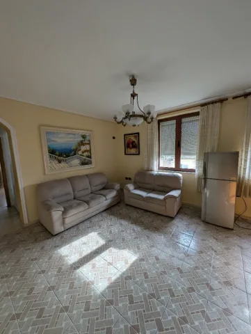 Tirane, jepet me qera apartament 2+1+Ballkon Kati 5, 85 m² 620 € (21 Dhejtori)