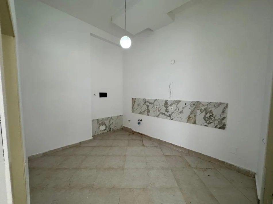 Tirane, shitet ambjent biznesi Kati 1, 73 m² 135000 € (Astir)