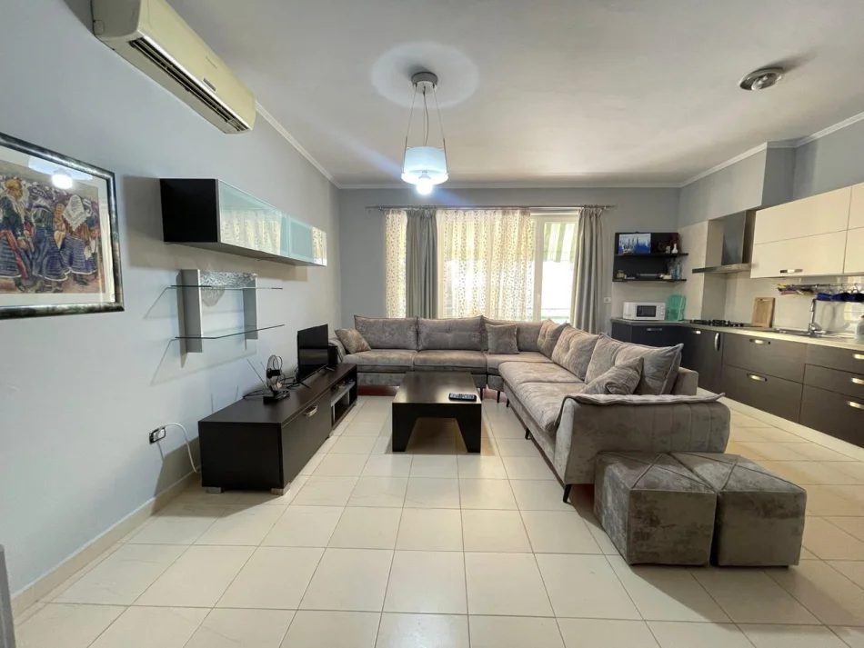 Tirane, jepet me qera apartament 2+1 Kati 2, 116 m² 700 € (Kopshti Zoologjik)