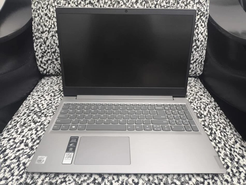 Tirane, shes Laptop + Wireless Mouse + Hardisk VERBATIM 1TB per 21000 Leke.