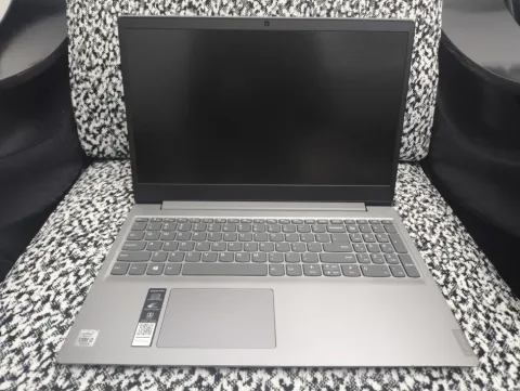 Tirane, shes Laptop + Wireless Mouse + Hardisk VERBATIM 1TB per 21000 Leke.