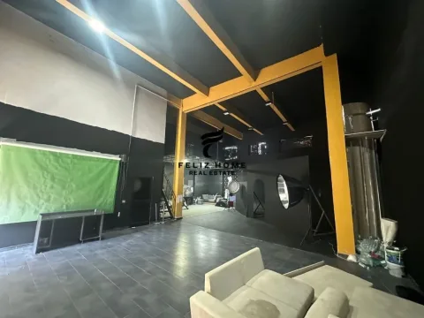 Tirane, jepet me qera magazine Kati 0, 140 m² 3.000 € (RRUGA 5 MAJI)