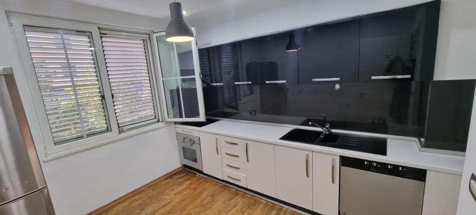 Tirane, jepet me qera apartament 2+1 Kati 3, 80 m² 800 € (Sheshi Uillson)