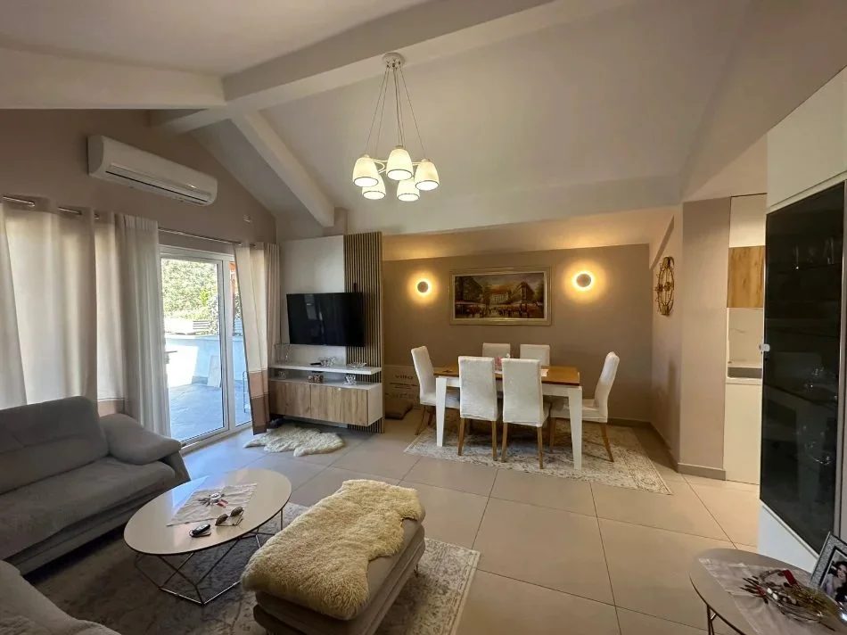 Tirane, jepet me qera apartament 2+1 Kati 3, 85 m² 750 € (Porcelani)