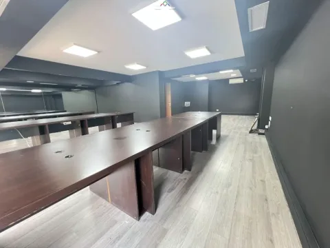 Tirane, zyre Kati 2, 200 m² 3500 euro (Rruga Sami Frasheri)
