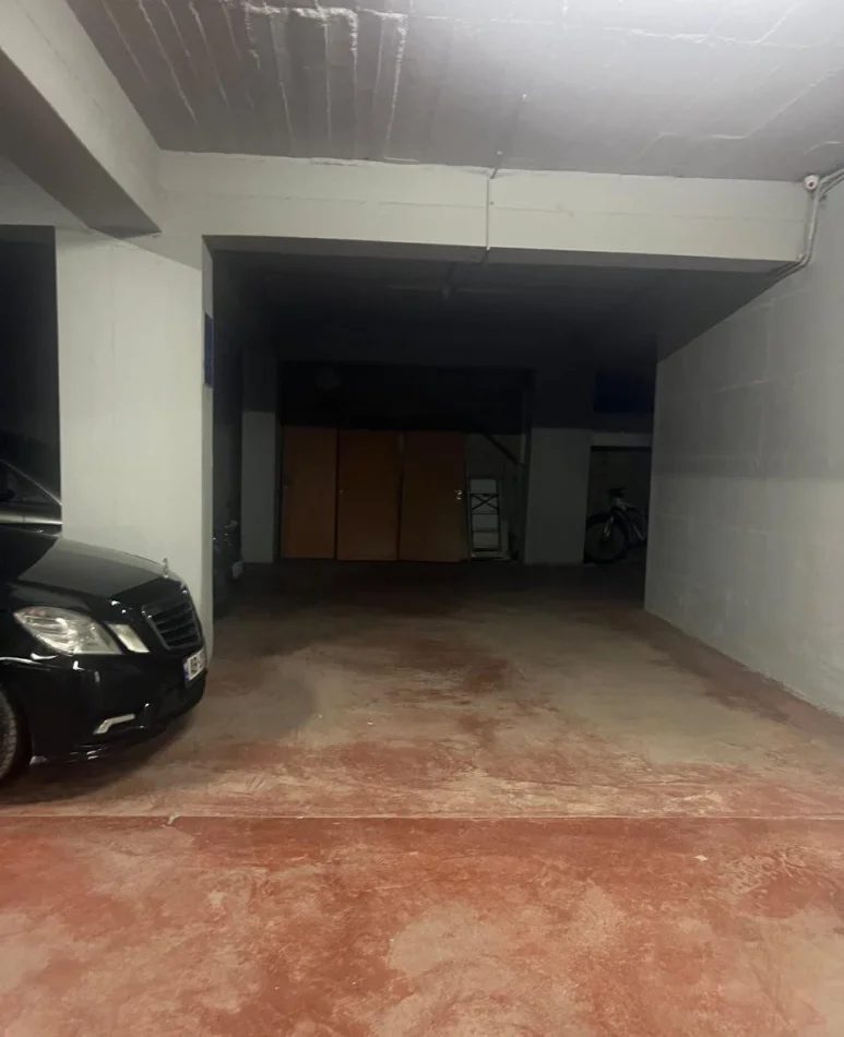 Tirane, shitet garazh | post parkimi Kati 1, 317 m² 210.000 € (Astir)
