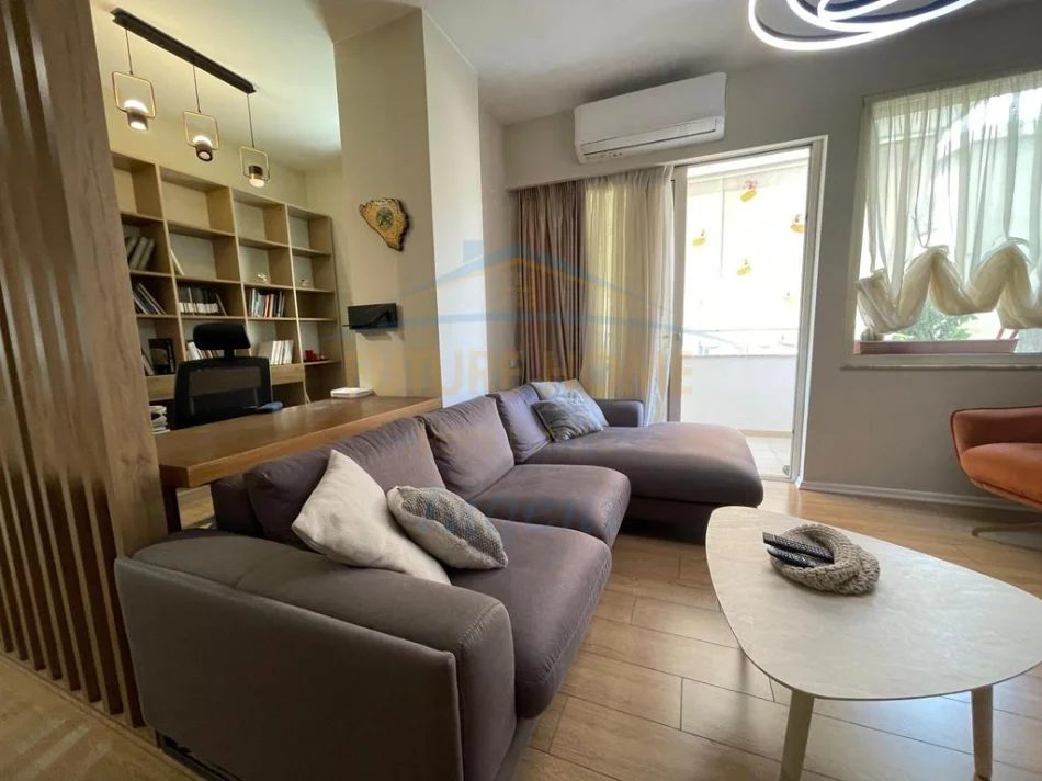 Tirane, jepet me qera apartament 2+1+Ballkon Kati 2, 91 m² 800 € (Tregu Elektrik)