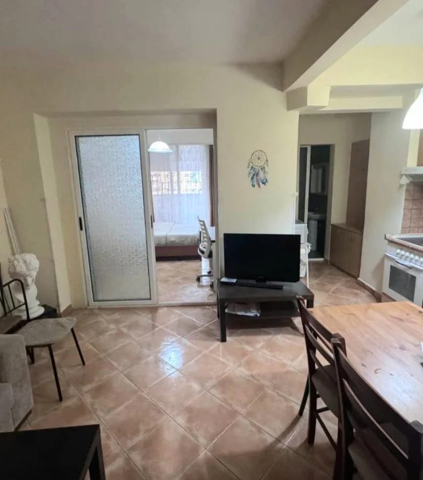 Tirane, jepet me qera apartament 1+1+Ballkon Kati 4, 65 m² 480 € (Myslym Shyr)