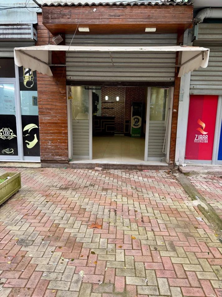 Tirane, shitet dyqan Kati 0, 37 m² 72.000 € (3 Deshmoret)