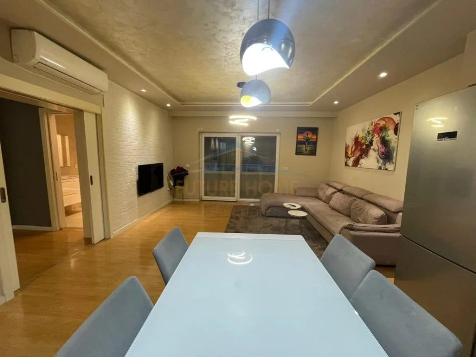 Tirane, jepet me qera apartament 2+1 Kati 1, 118 m² 1.000 € (Komuna e Parisit)