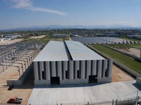 Durres, jepet me qera ambjent biznesi Kati 0, 5.000 m² 15.000 € (Spitalle - Durres)